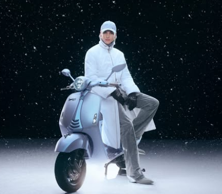 Vespa 946 Snake, Edisi Terbatas 888 Unit dengan Desain Musim Dingin dan Tema Ular yang Memikat!