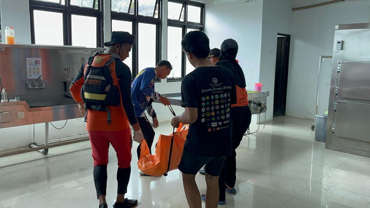 Terseret Arus di Pantai Jakat Saat Berenang Menjelang Magrib, Remaja 19 Tahun Ditemukan Tak Bernyawa 