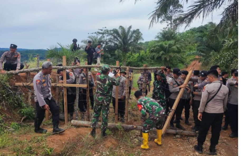 TNI dan Polri Bongkar Portal PT. DSJ, Ketegangan Aksi Demo Warga Berangsur Reda