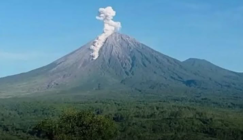 Gunung Semeru Bergejolak: Getaran Lahar Hujan Tercatat 5 Jam Lebih, Warga Diminta Waspada