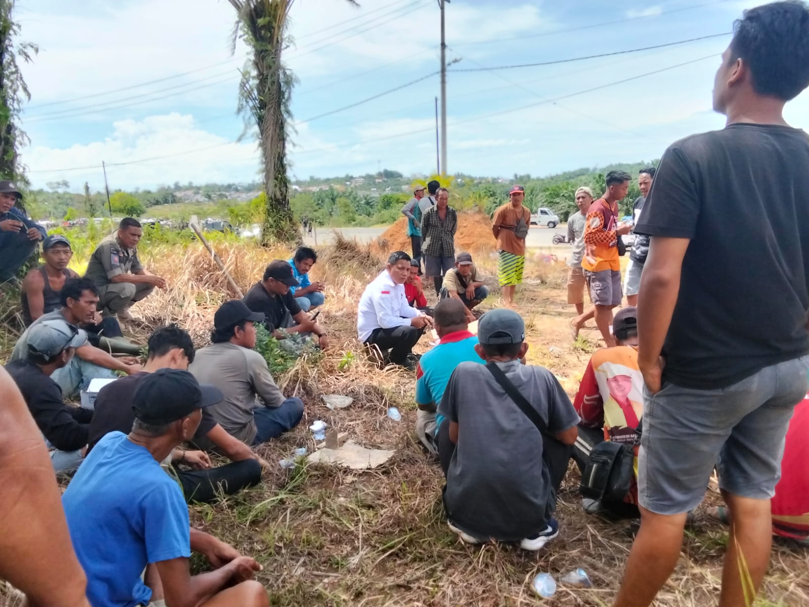 2 Bulan Terhambat Masuk TPA Akibat Akses Rusak Parah, Sopir Truk Sampah Bengkulu Lakukan Protes