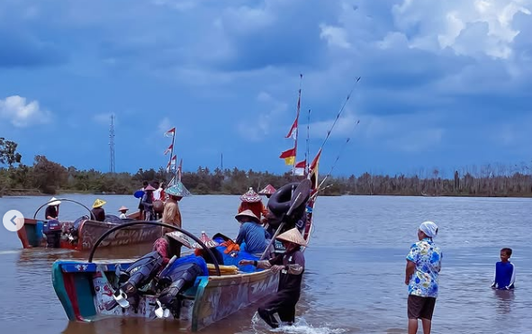 Puluhan Kapal Nelayan di Mukomuko Tidak Melaut Akibat Ombak Besar, Merugikan Masyarakat Pesisir