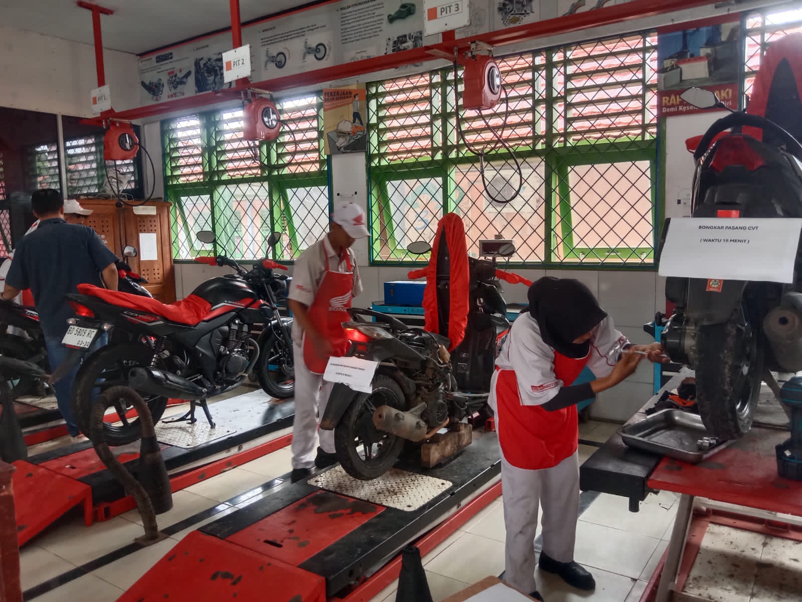 Astra Motor Bengkulu Dukung UKK Industri di SMKN 3 Seluma