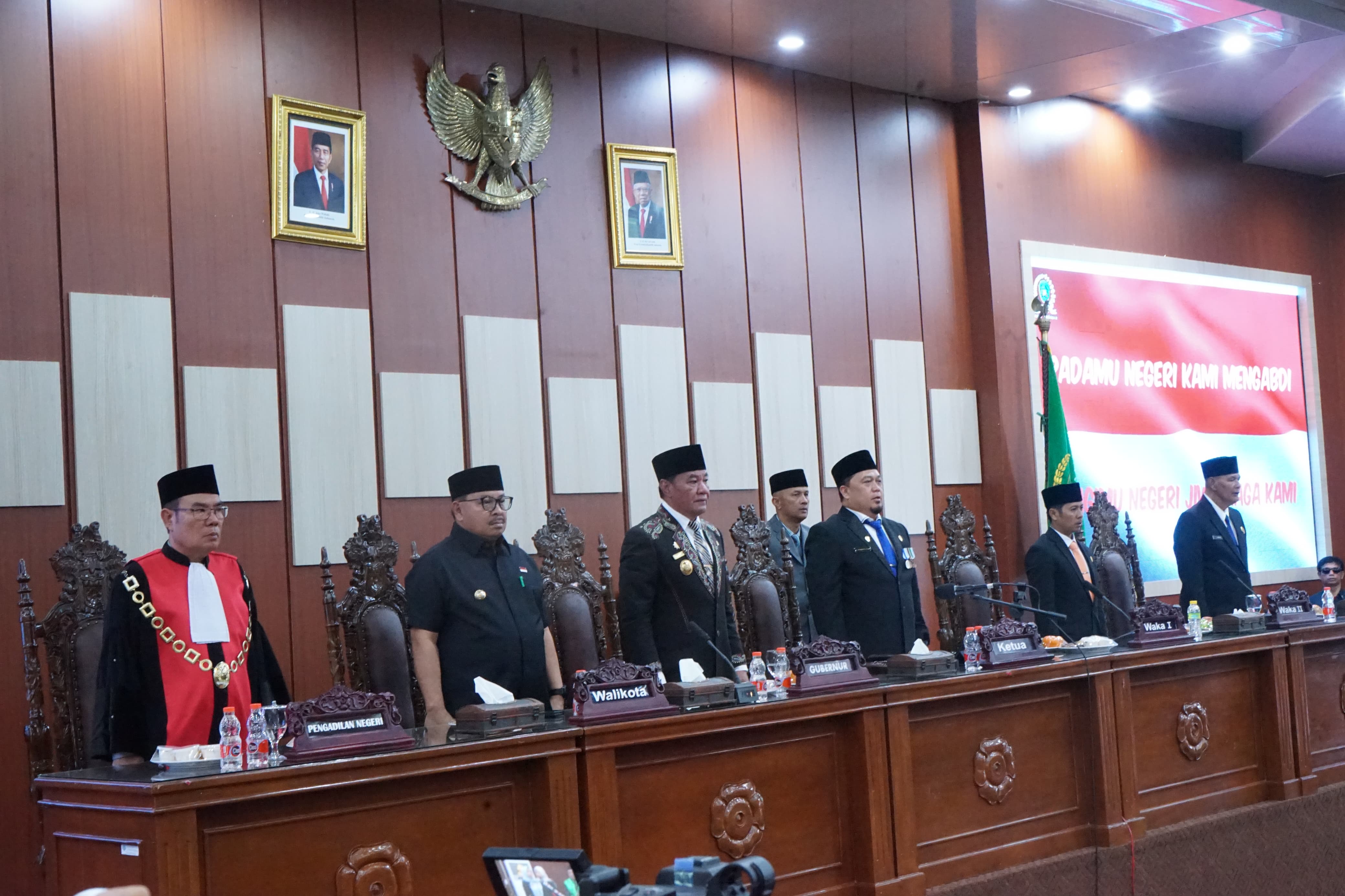 Ketua DPRD Kota Bengkulu Resmi Dilantik, Plt Gubernur Tekankan Sinergi untuk Kemajuan Bersama