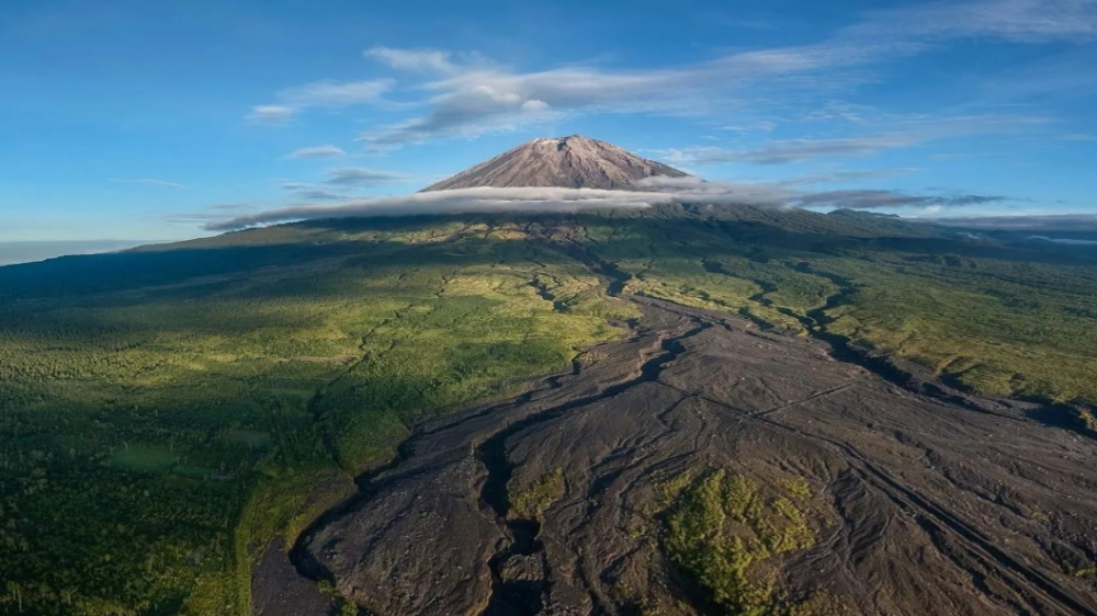 5 Gunung Tertinggi di Pulau Jawa, Salah Satunya Disebut Puncak Abadi Para Dewa