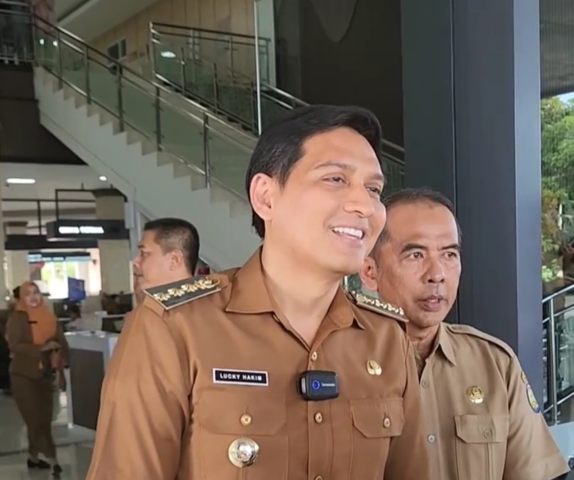 Liburan Tanpa Izin, Bupati Lucky Hakim Diperiksa 43 Pertanyaan di Kemdagri