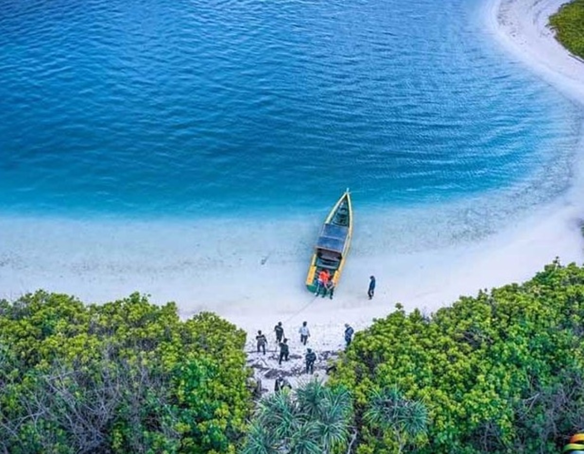 Pantai Kaana: Pantai Paling Eksotis di Bengkulu Utara, Mantap untuk Snorkeling dan Diving