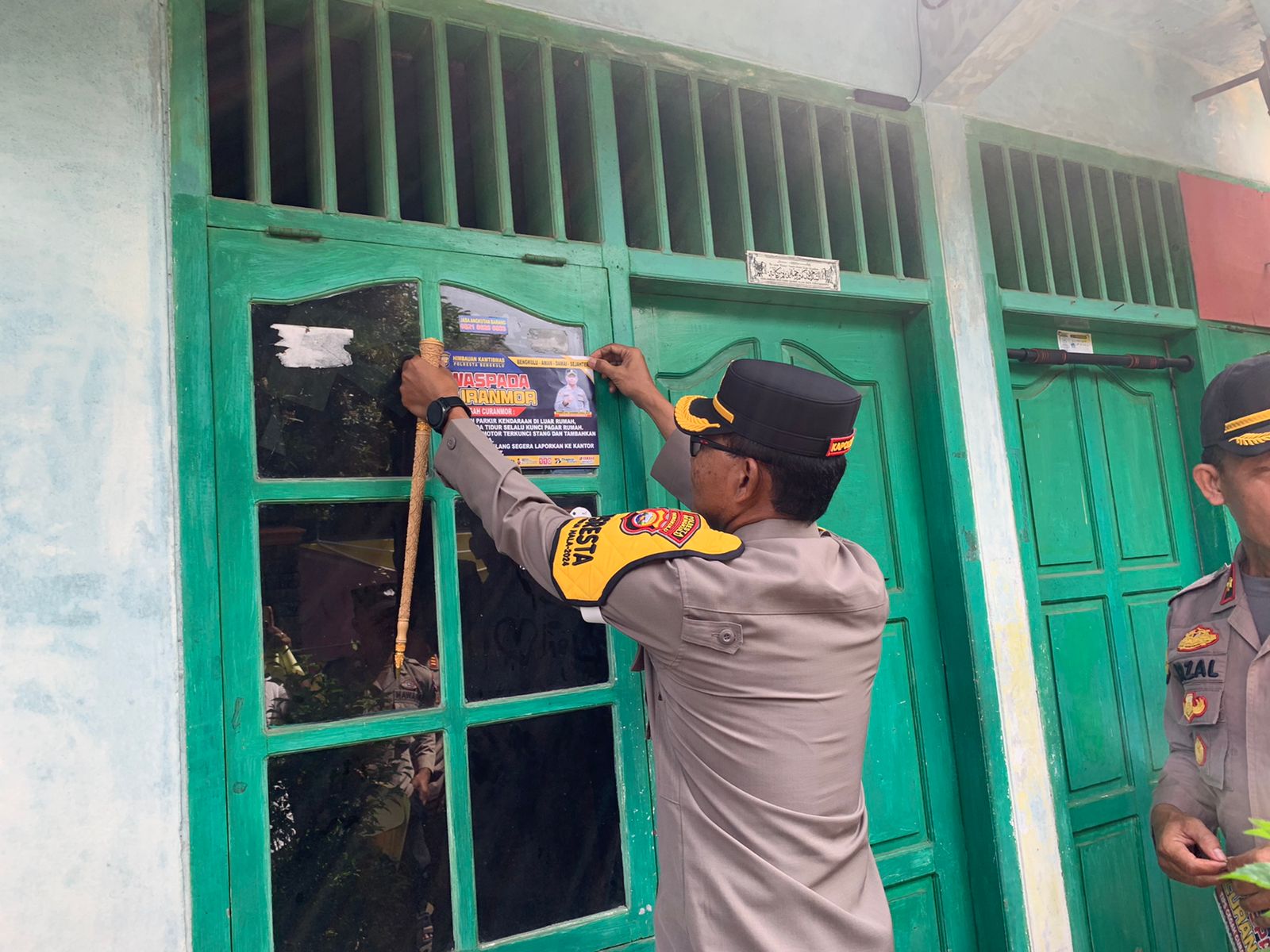 Cegah Curanmor, Kapolresta Bengkulu Launching Penempelan Stiker Himbauan Kamtibmas di Kos-Kosan