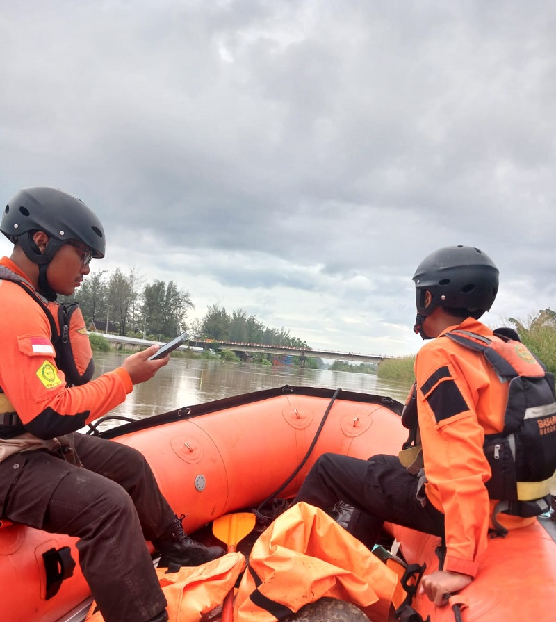 Pencarian Korban Tenggelam di Sungai Pasar Bengkulu Dilanjutkan, Tim SAR Kerahkan Penyelam dan Drone