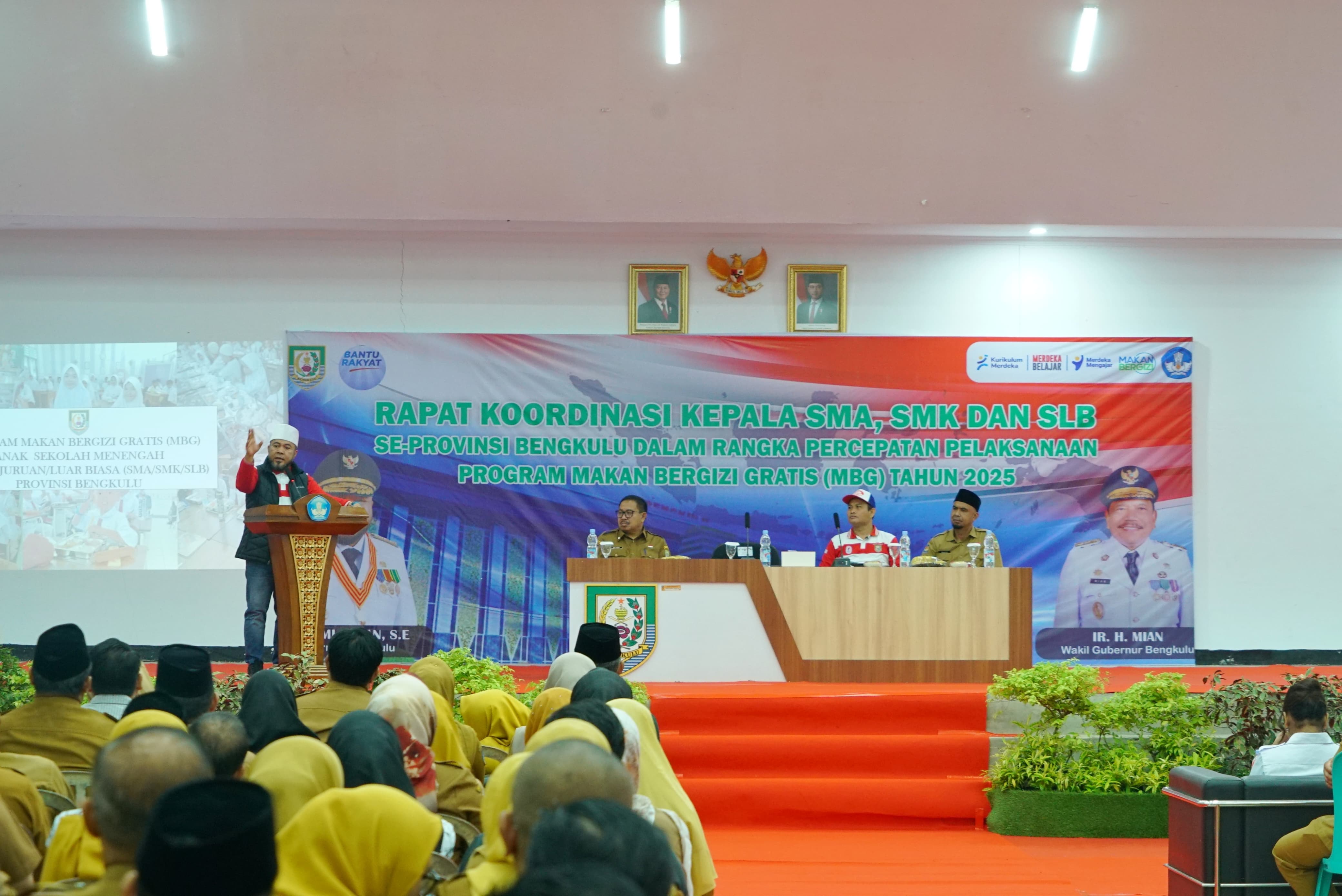 Gubernur Helmi Tegaskan Sekolah Wajib Dukung Program Makan Bergizi Gratis