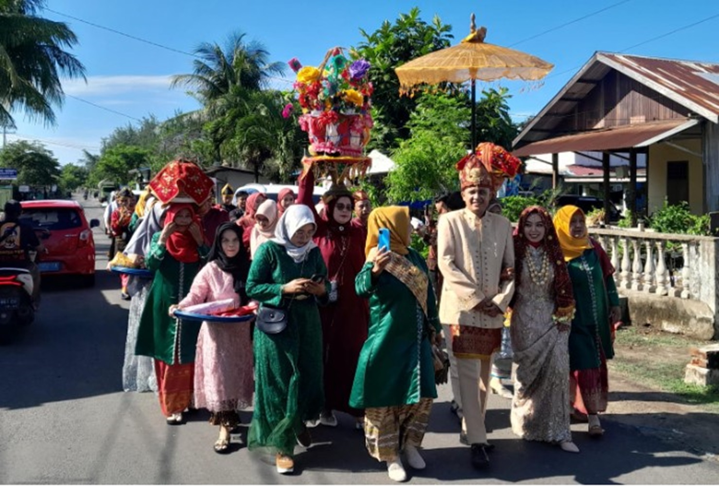 Wah Ini 10 Tradisi dan Adat Pernikahan Minangkabau, Salah Satunya Berarak yang Mengiring Pengantin