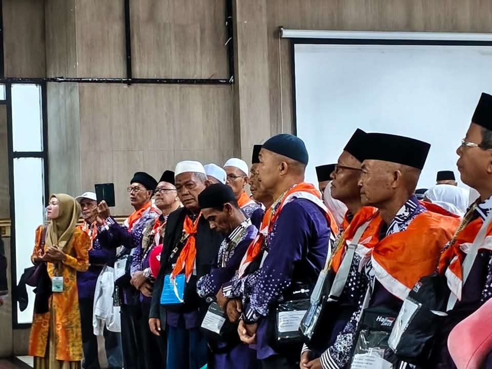 Bupati Bengkulu Selatan Resmi Lepas 134 Jemaah Calon Haji ke Tanah Suci