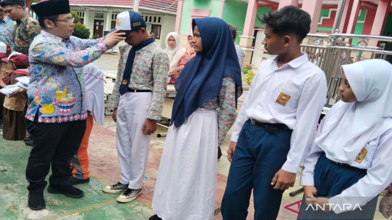 Mukomuko Lanjutkan Program Bantuan Seragam Sekolah Gratis