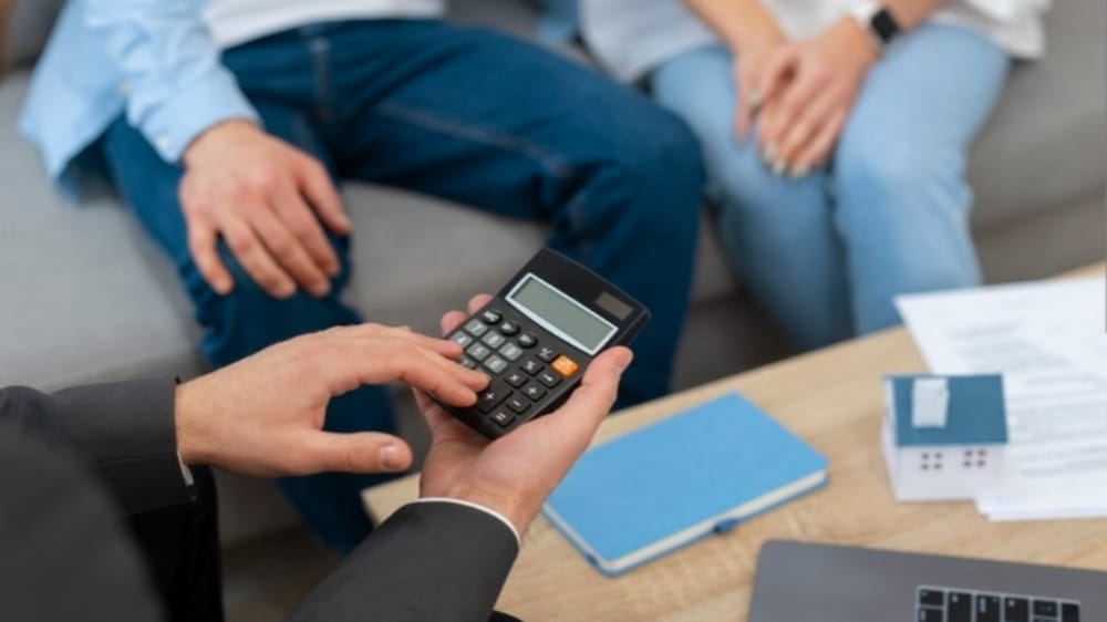 Bolehkah Debt Collector Menagih Utang di Tempat Kerja Nasabah? Ini Aturannya