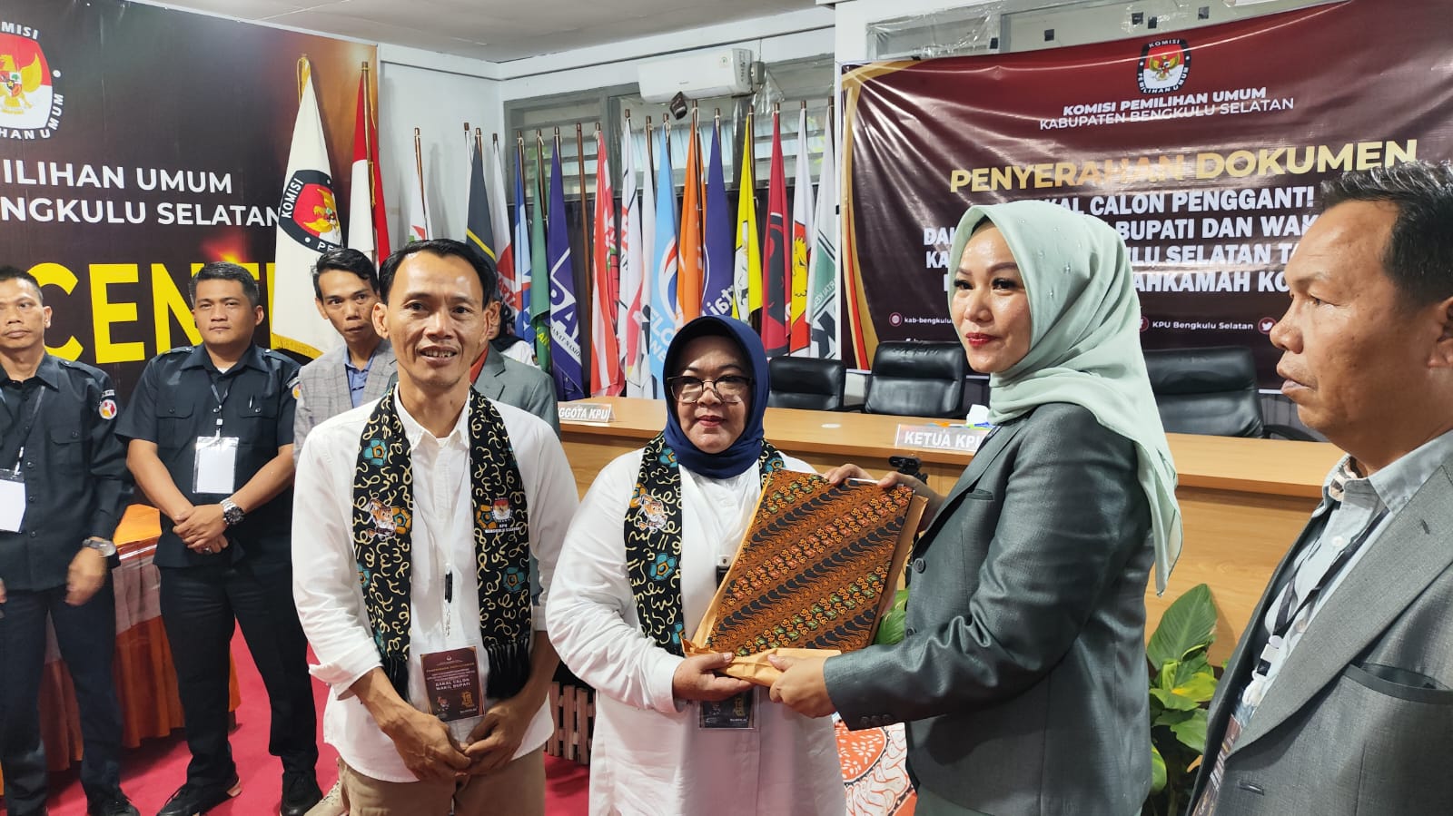 Suryatati Resmi Daftar ke KPU, Siap Gantikan Gusnan Mulyadi di PSU Kabupaten Bengkulu Selatan