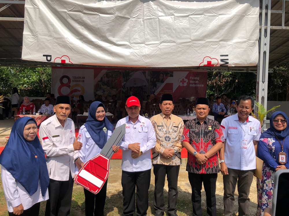 Bertepatan dengan HUT PMI Ke-80, Pemprov Bengkulu Serahkan Satu Unit Ambulans