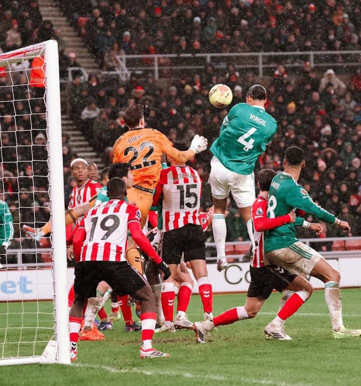 Sundulan Van Dijk Antar The Reds Raih Tiga Poin di Stadion of Light