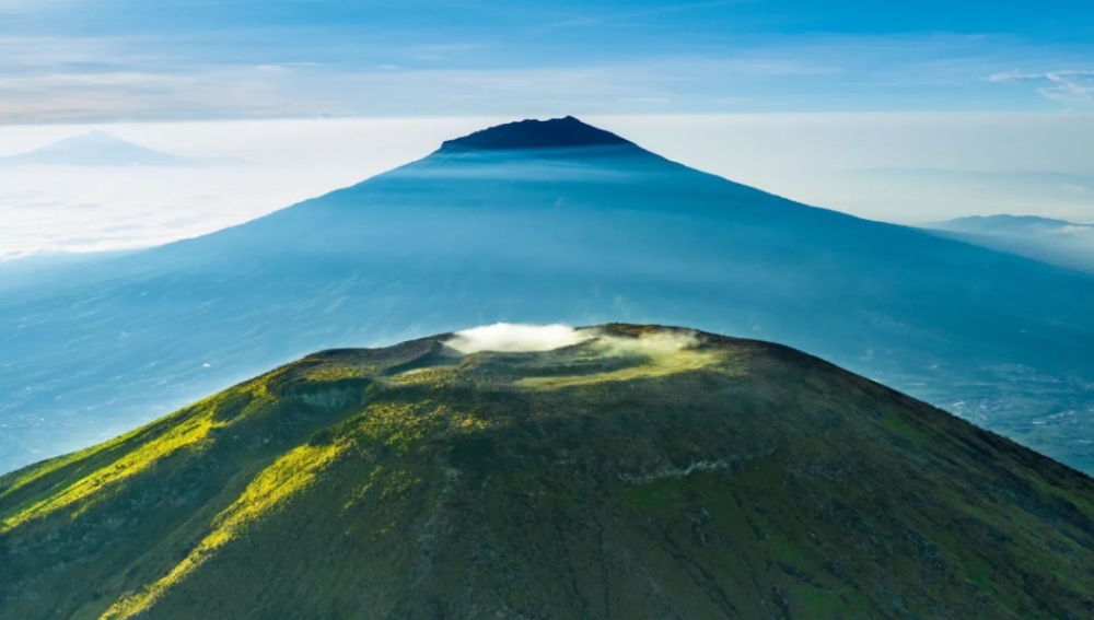 7 Gunung Tercantik di Indonesia dengan Keistimewaannya