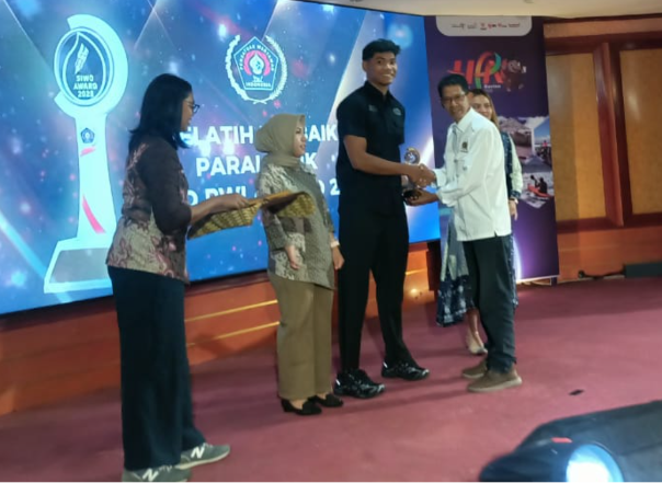 Daftar Lengkap Pemenang SIWO PWI Award 2025, Atlet hingga Tokoh Daerah Diganjar Penghargaan
