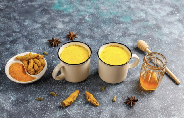 Golden Milk: Minuman Kunyit Kekinian untuk Kulit Glowing dan Tubuh Fit