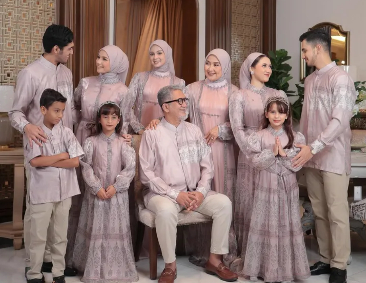 Tren Fashion Lebaran Tahun Ini: Warna, Model, dan Aksesori yang Bakal Hits