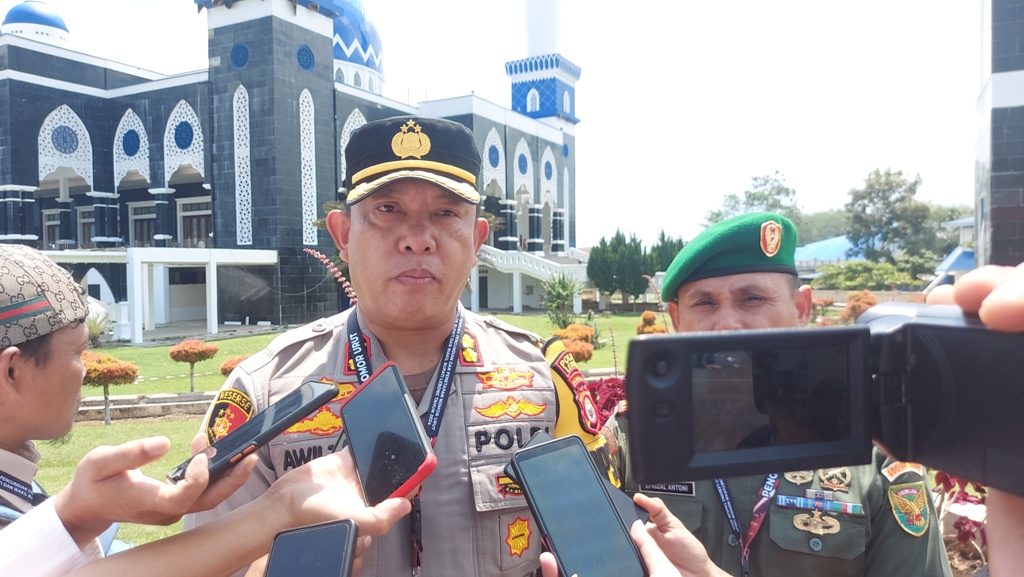 Inovasi Layanan Pengaduan Pungli, Polres Lebong Pasang Barcode di Lokasi Strategis