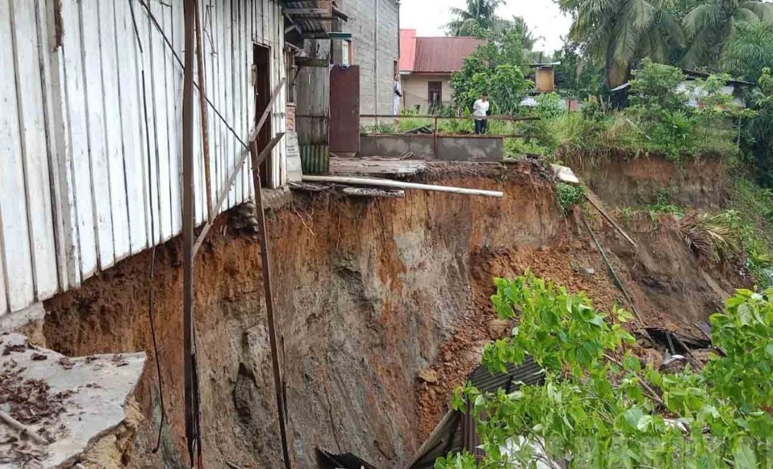 Tanggapi Ancaman Erosi, Pemkab Mukomuko Prioritaskan Relokasi Rumah Warga di Daerah Rawan Longsor