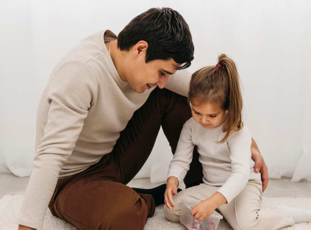Bukan Sekadar Ayah, Jadilah Sahabat: 7 Tips Dekat dengan Anak Perempuan