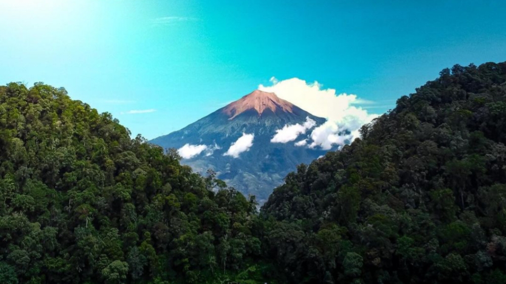 5 Gunung Tertinggi di Pulau Sumatera, Terkenal dengan Pegunungan Bukit Barisannya