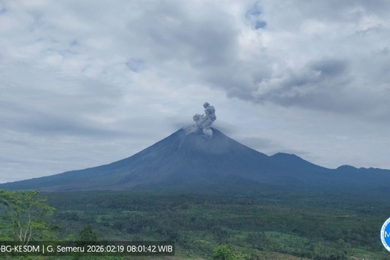 Gunung Semeru Erupsi 3 Kali Pagi Ini, Kolom Abu Capai 800 Meter