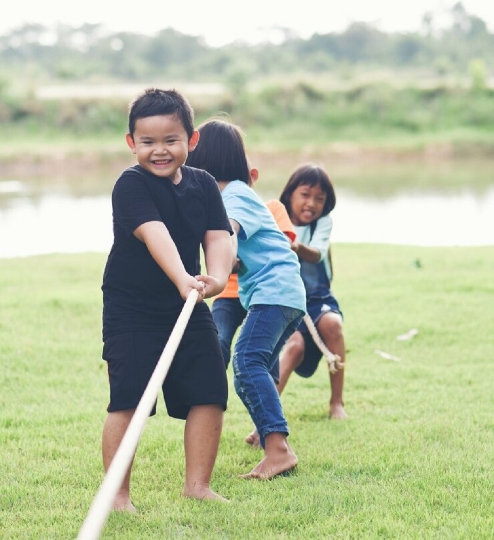 8 Manfaat Mengajak Anak Bermain Permainan Tradisional, Orang Tua Perlu Tahu!