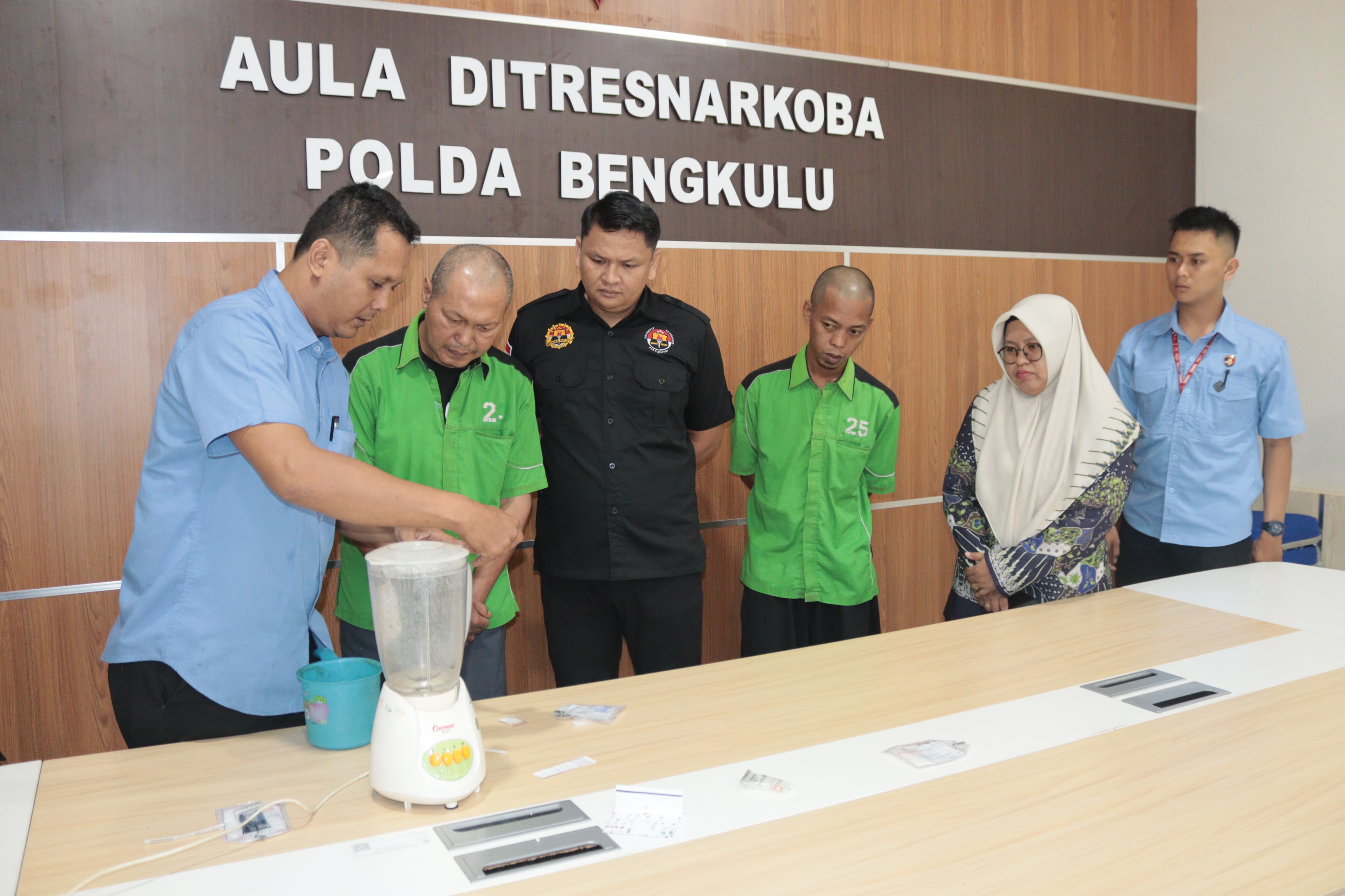 Tiga Tersangka Diringkus, Polda Bengkulu Musnahkan Barang Bukti Sabu 8,69 Gram