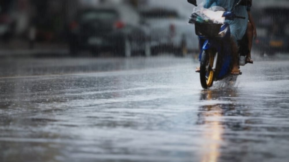 Rekomendasi 4 Merek Ban Sepeda Motor yang Tidak Licin Ketika Cuaca Hujan