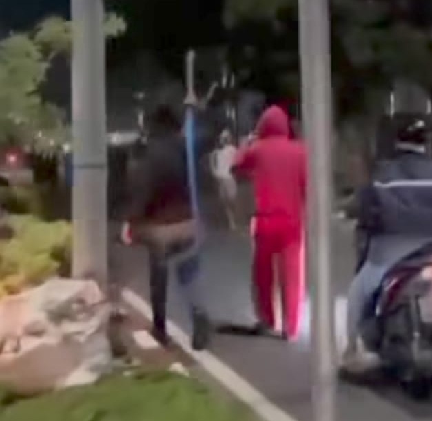 Gangster Bersenjata Tajam Gegerkan Jalanan Bengkulu, Video Viral di Medsos!