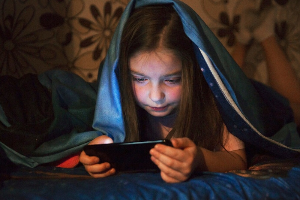 10 Tips Mengatasi Kecanduan Gadget pada Anak, Dimulai dari Batasi Waktu Penggunaan Hingga Komunikasi Terbuka
