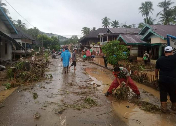 Update! 2 Jembatan Gantung dan Pagar Sekolah Ambruk Akibat Banjir Bandang Lebong