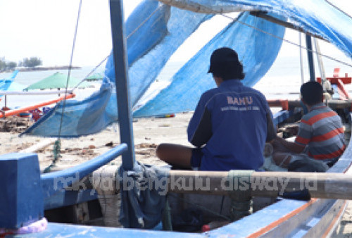 Nelayan Dibantu Alat Tangkap