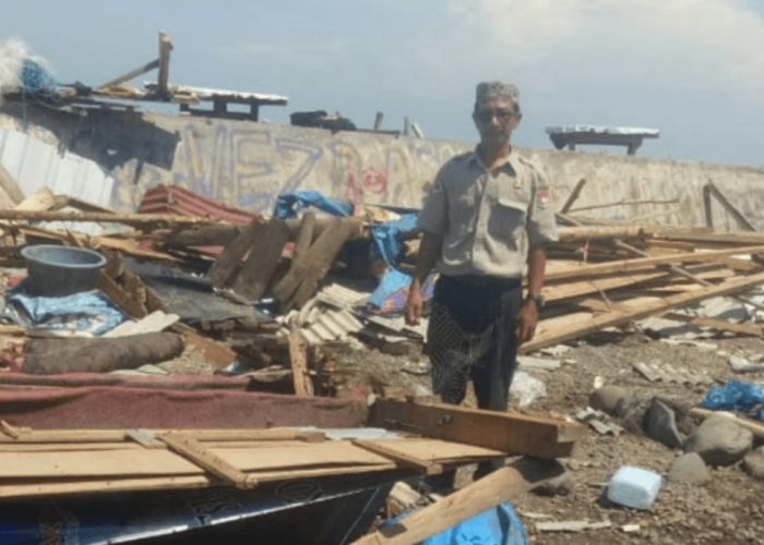 12 Bangunan di Mukomuko Rusak Dihantam Gelombang Pasang di Sepanjang Pesisir Pantai Air Punggur
