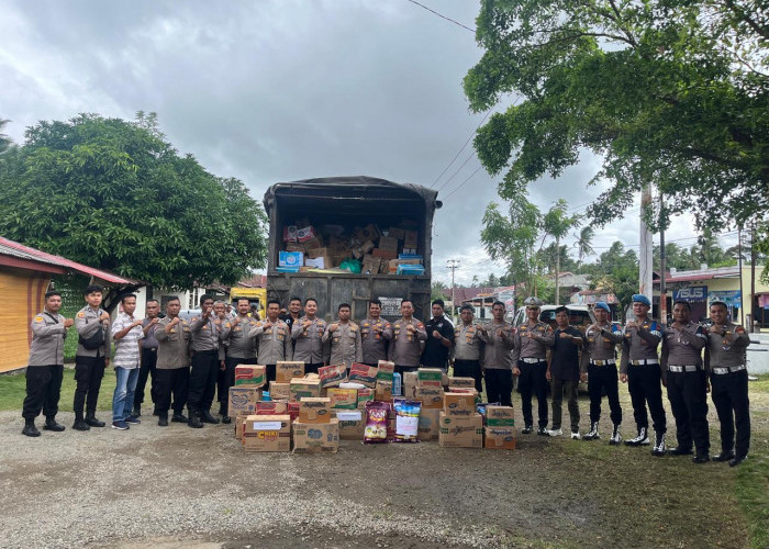 Polres Mukomuko dan Bhayangkari Salurkan Bantuan Kemanusiaan bagi Korban Banjir Sumatera Barat