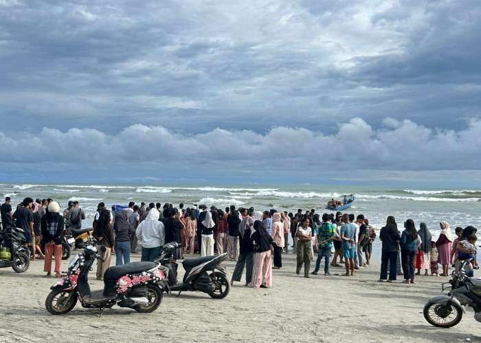BREAKING NEWS: Mandi Sepulang Sekolah, Bocah 13 Tahun Hilang Terseret Ombak di Pantai Badri Mukomuko
