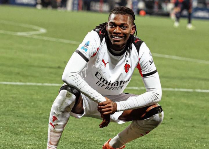 Sihir Rafael Leao Antar AC Milan Kudeta Puncak Klasemen Serie A