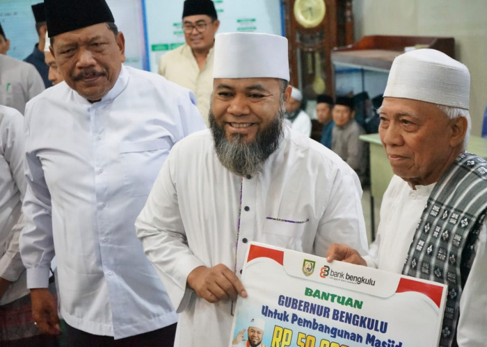 Safari Ramadan 1447 H, Helmi Hasan Salurkan Bantuan dan Siapkan Rp30 Miliar Atasi Banjir Rawa Makmur