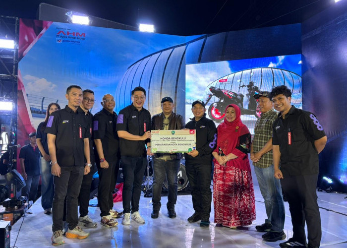 Peduli Lingkungan, Astra Motor Bengkulu Berikan Bantuan Tempat Sampah Khusus Plastik ke Pemkot