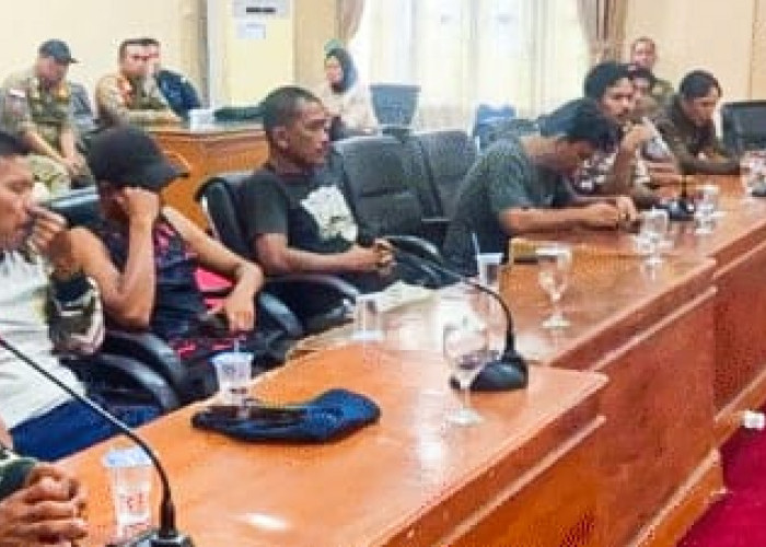 Akses Jalan TPA Air Sebakul Rusak, 28 Sopir Angkutan Sampah Datangi DPRD