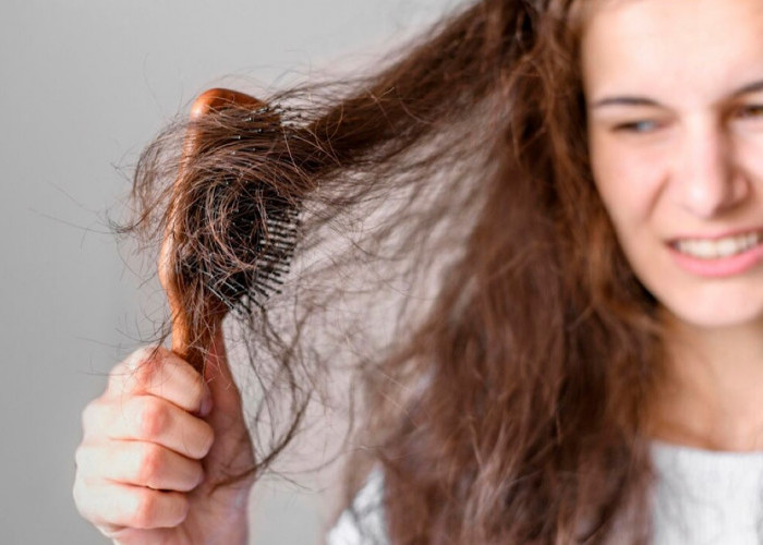 8 Penyebab Rambut Rontok yang Harus Kamu Ketahui!