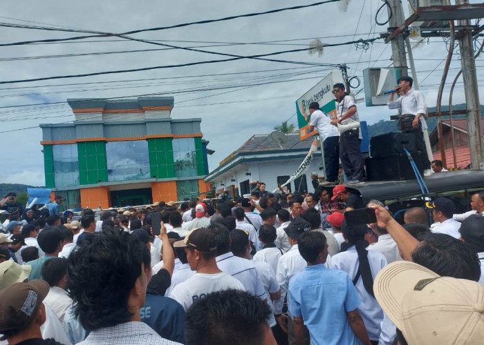 Ribuan Massa Demo di Lebong: Tuntut Kepastian Dana Desa, TPP ASN, dan Tolak Pelantikan Pjs Kades