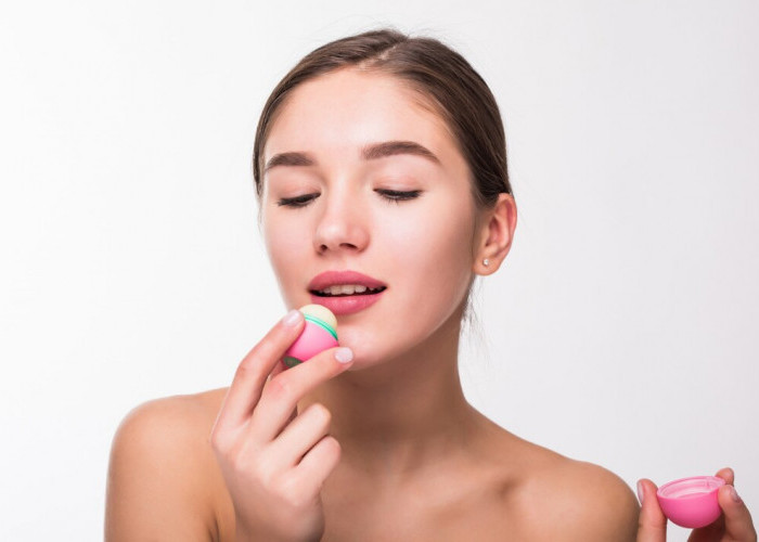 5 Rekomendasi Lip Balm yang Mengandung SPF, Selamat Tinggal Bibir Gelap