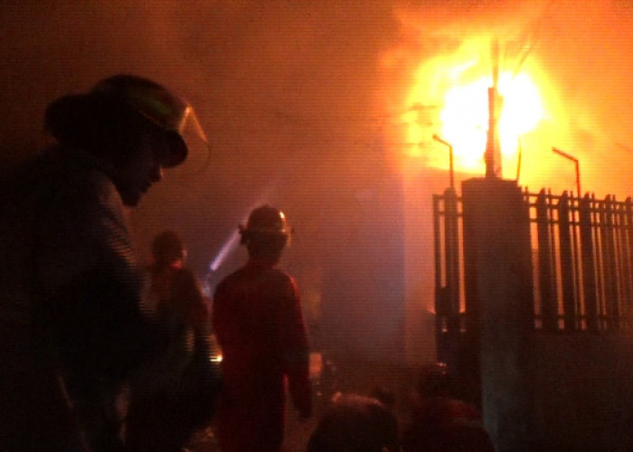 Shelter BTS di Pasar Baru Bengkulu Terbakar, Diduga Akibat Korsleting Baterai