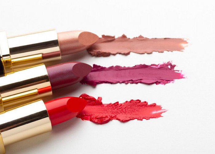Tips Memilih Warna Lipstik yang Tepat untuk Bibir Gelap