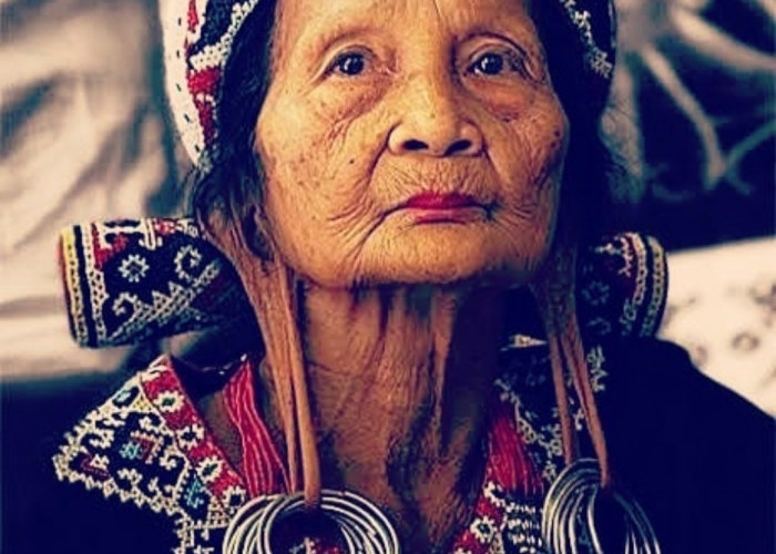 Tradisi Memanjangkan Telinga 'Telingaan Aruu' Jadi Simbol Kecantikan Masyarakat Suku Dayak